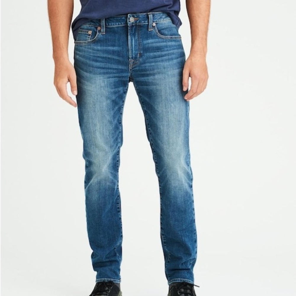 AE Mens Slim Straight leg Core flex jeans, Size 30”W x 31” Inseam
